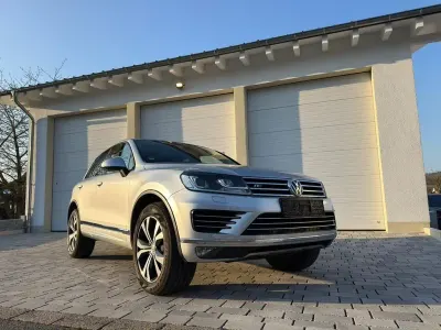 Second-hand VW Touareg R-line 262 CP (192 kW) 2017 Argintiu SUV