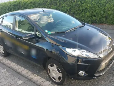 Gebraucht Ford Fiesta 82 PS (60 kW) 2012 Schwarz Kleinwagen
