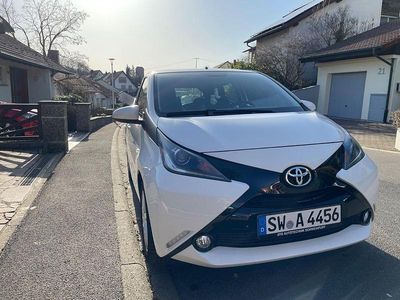 Gebraucht Toyota Aygo X-play 69 PS (50 kW) 2014 Weiß Kleinwagen