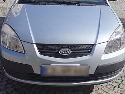Gebraucht Kia Rio 78 PS (57 kW) 2009 Silber Limousine