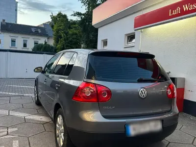 Gebraucht VW Golf V 105 PS (77 kW) 2005 Grau Kleinwagen