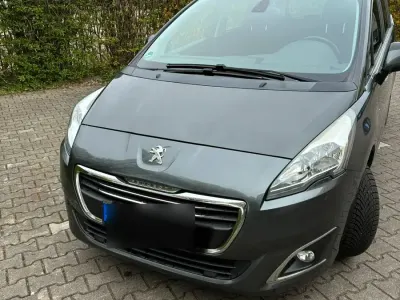 Gebraucht Peugeot 5008 Active 120 PS (88 kW) 2016 Grau Van / Kleinbus