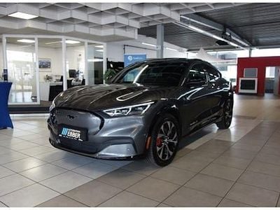 Grau Gebraucht 2023 Ford Mustang Mach-E Extended Range SUV | 35.972 € (Guter Preis)