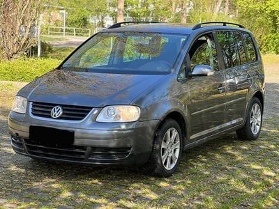 Second-hand VW Touran 140 CP (102 kW) 2005 Gri Monovolum