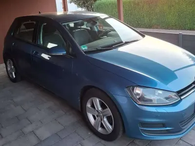 Gebraucht VW Golf VII Comfortline 105 PS (77 kW) 2013 Blau Limousine