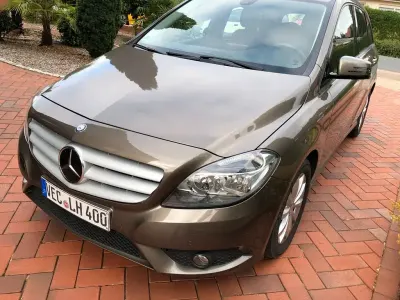 Gebraucht Mercedes B180 122 PS (89 kW) 2013 Grau Kleinwagen