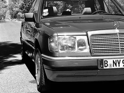 Używany Mercedes E230 132 KM (97 kW) 1991 Szary Sedan/Limuzyna