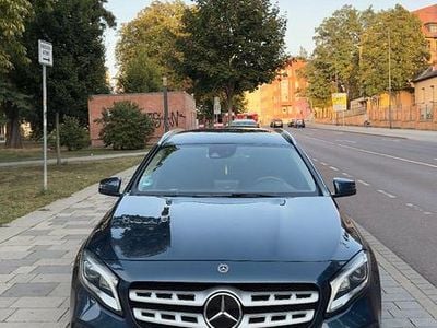 Usata Mercedes GLA200 Urban 156 CV (114 kW) 2019 Blu SUV