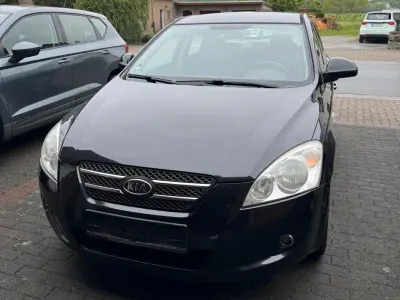 Gebraucht Kia Ceed 90 PS (66 kW) 2007 Schwarz Kleinwagen
