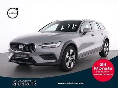 Grau vapour grey / metallic Gebraucht 2023 Volvo V60 CC Plus Kombi | 37.890 € (Fairer Preis)