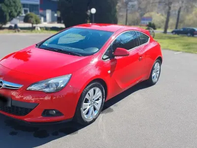 Usata Opel Astra 140 CV (102 kW) 2012 Rosso Berlina