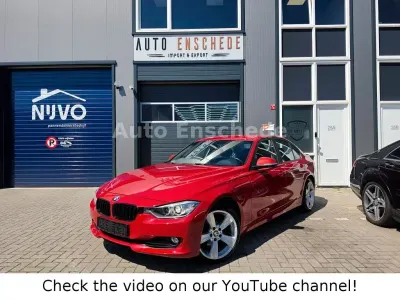 Gebraucht BMW 320 Sport Line 184 PS (135 kW) 2013 Rot Limousine