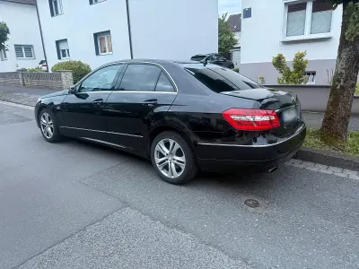 Gebraucht Mercedes E300 204 PS (150 kW) 2010 Schwarz Limousine