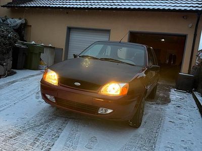 Rot Gebraucht 2001 Ford Fiesta Kleinwagen | 499 €