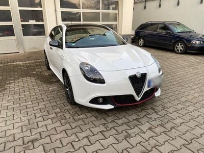 Gebraucht Alfa Romeo Giulietta Quadrifoglio Verde 241 PS (177 kW) 2017 Weiß Kleinwagen