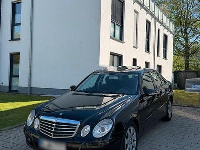 Second-hand Mercedes E200 136 CP (100 kW) 2007 Negru Berlinǎ