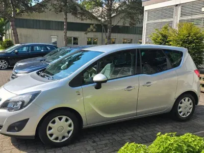 Gebraucht Opel Meriva 101 PS (74 kW) 2012 Silber Van / Kleinbus