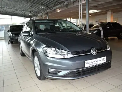 Gebraucht VW Golf VII Comfortline 86 PS (63 kW) 2018 Indiumgrau metallic (metallic) Limousine