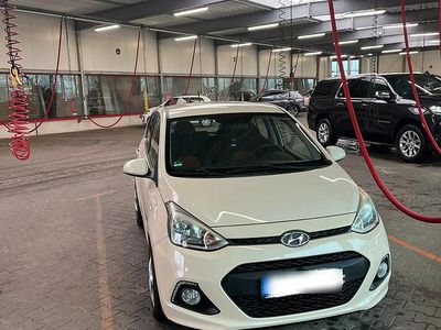 Gebraucht Hyundai i10 87 PS (63 kW) 2014 Beige Kleinwagen