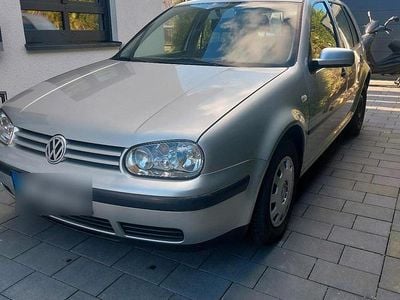 Silber Gebraucht 2001 VW Golf IV Kleinwagen | 2.850 € (Etwas zu teuer)