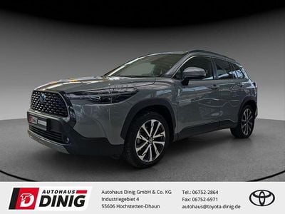 Grau Gebraucht 2023 Toyota Corolla Cross Team SUV | 32.995 € (Fairer Preis)
