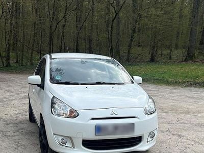 Gebraucht Mitsubishi Space Star 80 PS (58 kW) 2015 Weiß Limousine