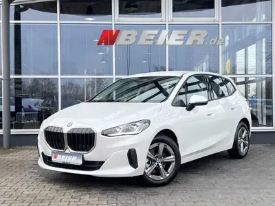 Gebraucht BMW 220 170 PS (125 kW) 2024 Weiß Van / Kleinbus