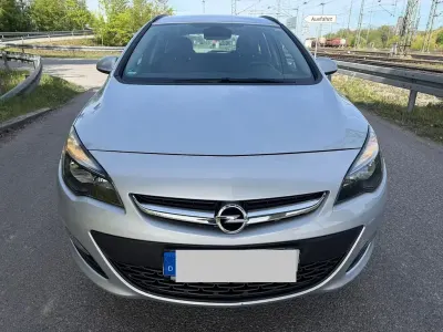 Używany Opel Astra Sport 110 KM (80 kW) 2014 Srebrny Kombi
