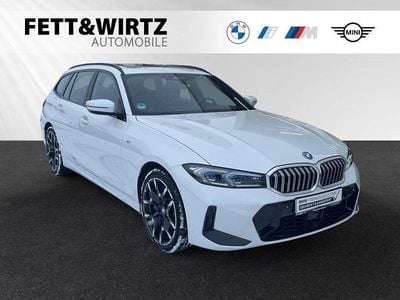 Mineralweiss metallic Gebraucht 2024 BMW 330e M Sport Kombi | 47.490 € (Guter Preis)