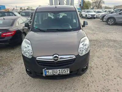 Usado Opel Combo S 95 HP (69 kW) 2017 Castanho Monovolume