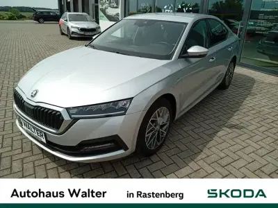 Gebraucht Skoda Octavia Tour 150 PS (110 kW) 2023 Brillantsilber Limousine