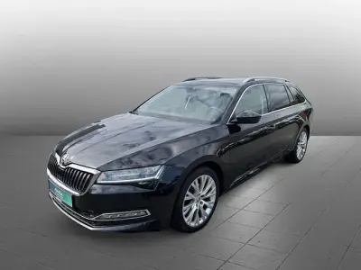 Gebraucht Skoda Superb Style 200 PS (147 kW) 2023 Blackmagic perleffekt Kombi