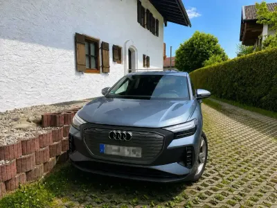Używany Audi Q4 e-tron Basis 150 kW (204 KM) 2023 Niebieski SUV