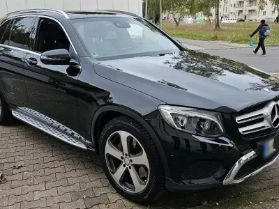 Gebraucht Mercedes GLC250 204 PS (150 kW) 2017 Schwarz Limousine