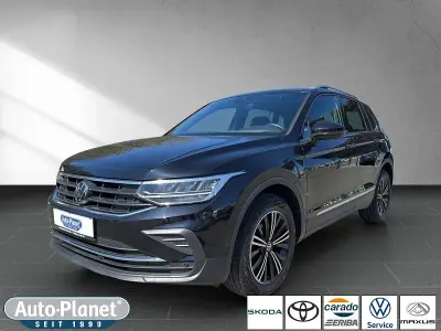 Gebraucht VW Tiguan Life 150 PS (110 kW) 2023 Deep black perleffekt (metallic) SUV