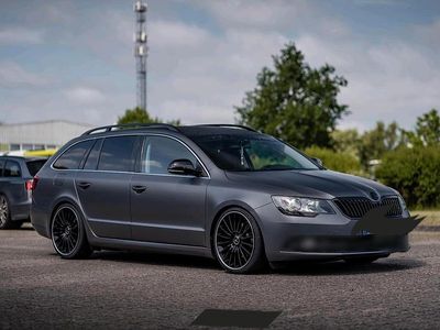 Gebraucht Skoda Superb 140 PS (102 kW) 2015 Grau Kombi