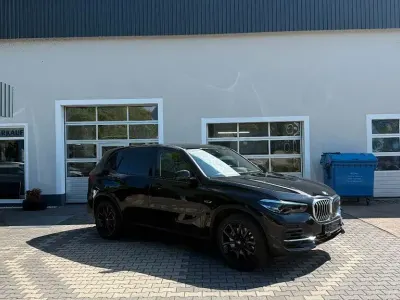 Gebraucht BMW X5 Sport Line 286 PS (210 kW) 2022 Schwarz ii/bonnet fluid black SUV