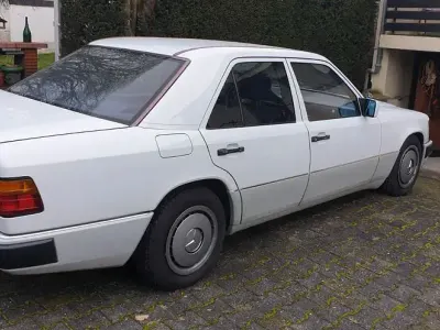 Gebraucht Mercedes E230 132 PS (97 kW) 1990 Weiß Limousine