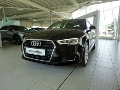 Gebraucht Audi A3 Sportback Design 150 PS (110 kW) 2018 Mythosschwarz metallic Kleinwagen