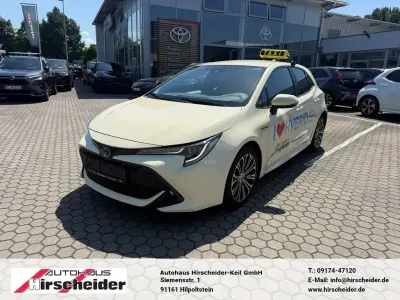 Gebraucht Toyota Corolla Hybrid Team 122 PS (89 kW) 2020 Weiß Limousine