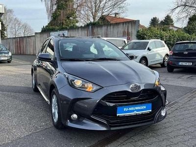 Neu Toyota Yaris Hybrid 116 PS (85 kW) 2025 Grau Limousine