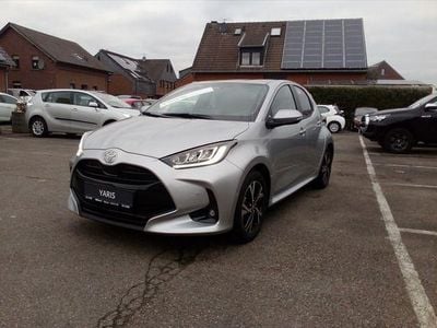 Neu Toyota Yaris Comfort 116 PS (85 kW) 2025 Silber Kleinwagen