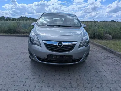 Gebraucht Opel Meriva Active 101 PS (74 kW) 2013 Silbersee/perl silber (m2) Van / Kleinbus