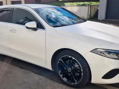 Second-hand Mercedes A180 Advanced Plus 136 CP (100 kW) 2023 Alb Berlinǎ