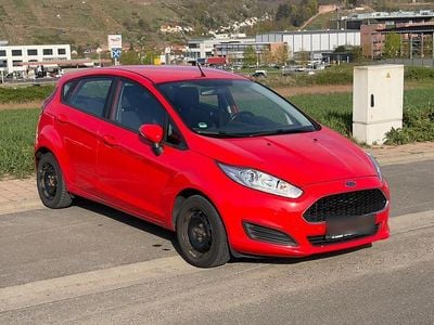 Second-hand Ford Fiesta 101 CP (74 kW) 2017 Roșu Hatchback