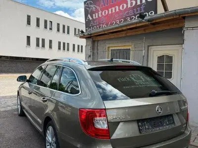 Gebraucht Skoda Superb Elegance 170 PS (125 kW) 2014 Grün Kombi