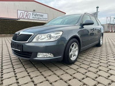 Grau Gebraucht 2013 Skoda Octavia Family Kombi | 5.190 € (Fairer Preis)