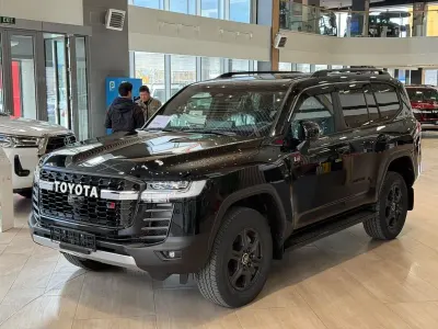 Neu Toyota Land Cruiser Sport 409 PS (300 kW) 2026 Schwarz SUV