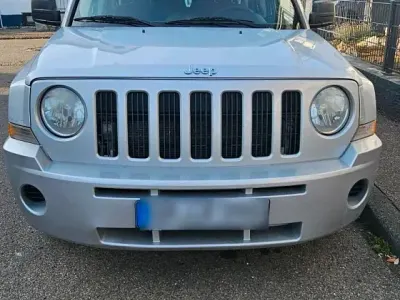 Käytetty Jeep Patriot 140 HP (102 kW) 2010 Hopea Katumaasturi