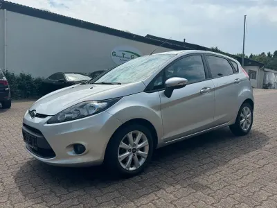 Gebraucht Ford Fiesta Trend 82 PS (60 kW) 2011 Silber Limousine